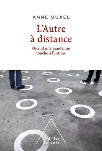 Couverture du livre « L'autre à distance : quand une pandémie touche à l'intime » de Anne Muxel aux éditions Odile Jacob