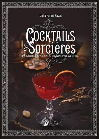 Couverture du livre « Cocktails des sorcières : 70 boissons saisonnières et magiques » de Julia Halina Hadas aux éditions Danae