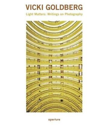 Couverture du livre « Light matters writings on photography (hardback) » de Vicki Goldberg aux éditions Aperture