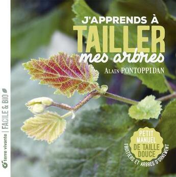 Couverture du livre « J'apprends à tailler mes arbres : Petit manuel de taille en douceur » de Alain Pontoppidan aux éditions Terre Vivante