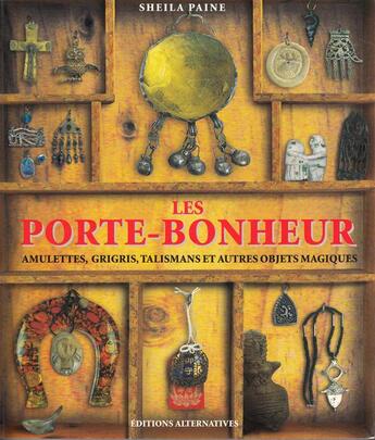 Couverture du livre « Les porte-bonheur, amulettes, grisgris, talismans et autres objets magiques » de Sheila Paine aux éditions Alternatives