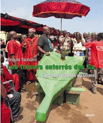 Couverture du livre « Les trésors enterrés des Ga ; l'art des cercueils au Ghana » de Regula Tschumi aux éditions Benteli