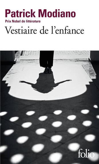 Couverture du livre « Vestiaire de l'enfance » de Patrick Modiano aux éditions Folio