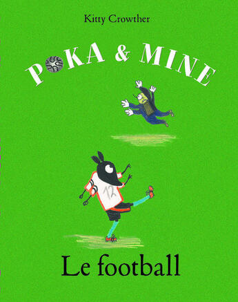 Couverture du livre « Poka et Mine ; le football » de Kitty Crowther aux éditions Ecole Des Loisirs