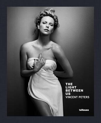 Couverture du livre « The light between us » de Vincent Peters aux éditions Teneues - Livre