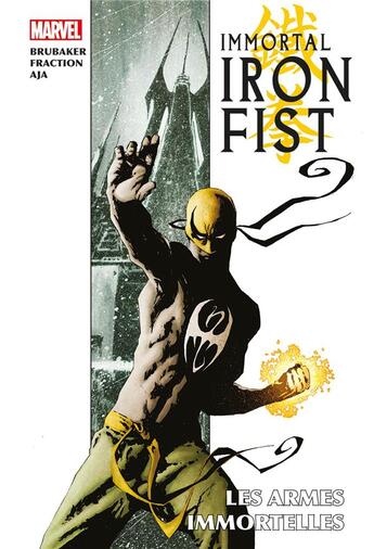 Couverture du livre « Immortal Iron Fist & The Immortal Weapons » de Matt Fraction et Travel Foreman et Duane Swierczynski et Ed Brubaker et David Aja aux éditions Panini