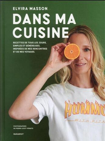 Couverture du livre « Dans ma cuisine : recettes de tous les jours simples et généreuses, inspirées de mes rencontres et de mes voyages » de Elvira Masson et Pierre Lucet-Penato aux éditions Marabout