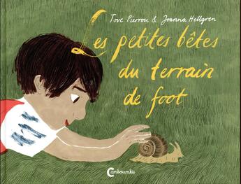 Couverture du livre « Les petites bêtes du terrain de foot » de Joanna Hellgren et Tove Pierrou aux éditions Cambourakis