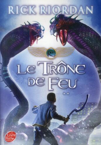 Couverture du livre « La pyramide rouge t.2 ; le trône de feu » de Rick Riordan aux éditions Le Livre De Poche Jeunesse