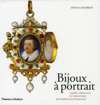 Couverture du livre « Bijoux à portrait ; camées, médaillons et miniatures des Médicis aux Romanov » de Diana Scarisbrick aux éditions Thames And Hudson