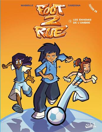 Couverture du livre « Foot 2 rue - saison 1 Tome 4 : Les ennemis de l'ombre » de Mathieu Mariolle et Philippe Cardona aux éditions Soleil