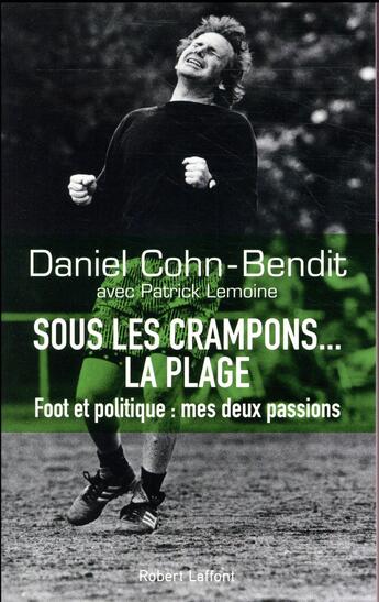 Couverture du livre « Sous les crampons la plage ; foot et politique : mes deux passions » de Daniel Cohn-Bendit et Patrick Lemoine aux éditions Robert Laffont