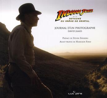 Couverture du livre « Indiana Jones et le royaume du crâne de cristal ; journal d'un photographie » de David James aux éditions Luc Pire
