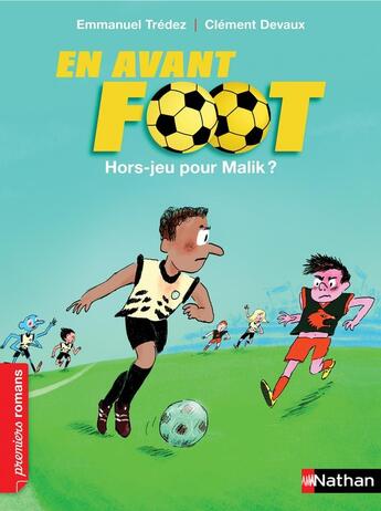 Couverture du livre « En avant foot : hors-jeu pour Malik ? » de Clement Devaux et Emmanuel Tredez aux éditions Nathan