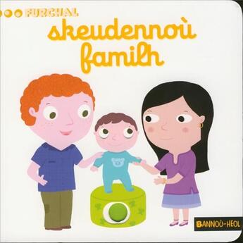 Couverture du livre « Skeudennoù familh » de Nathalie Choux aux éditions Bannou-heol