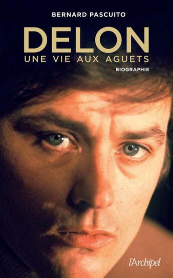 Couverture du livre « Delon, une vie aux aguets » de Bernard Pascuito aux éditions Archipel