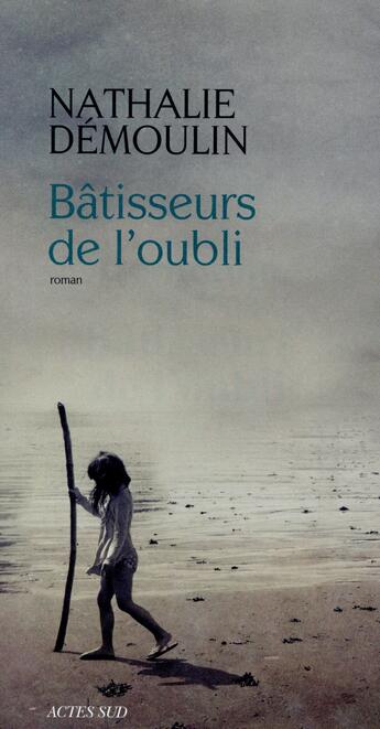 Couverture du livre « Bâtisseurs de l'oubli » de Nathalie Demoulin aux éditions Actes Sud