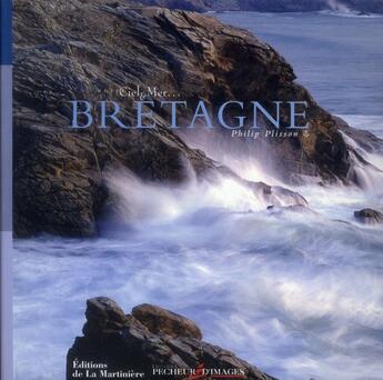 Couverture du livre « La Bretagne, entre ciel et mer » de Philip Plisson aux éditions La Martiniere