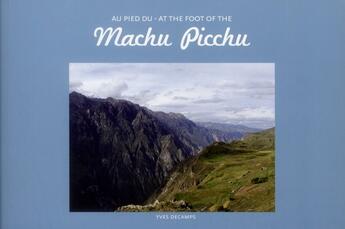 Couverture du livre « Au pied du Machu Picchu / at the foot of the Machu Picchu » de Yves Decamps aux éditions Husson