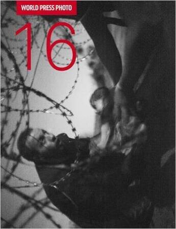 Couverture du livre « World press photo 2016 » de World Press Photo aux éditions Till Schaap