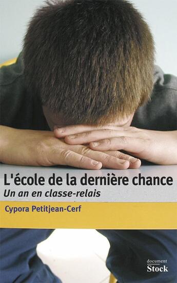 Couverture du livre « L'école de la dernière chance ; un an en classe-relais » de Cypora Petitjean-Cerf aux éditions Stock