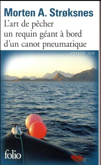 Couverture du livre « L'art de pêcher un requin géant à bord d'un canot pneumatique » de Morten Andreas Stroksnes aux éditions Folio