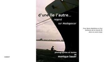 Couverture du livre « D'une île l'autre ; regard sur Madagascar » de Monique Bauer aux éditions Komedit