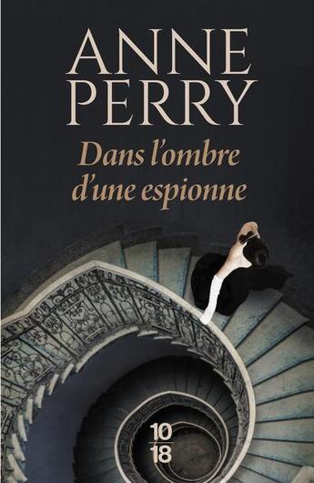 Couverture du livre « Dans l'ombre d'une espionne » de Anne Perry aux éditions 10/18