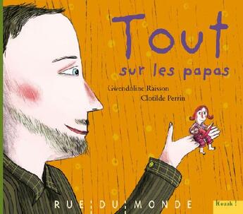 Couverture du livre « Tout sur les papas » de Gwendoline Raisson et Clotilde Perrin aux éditions Rue Du Monde