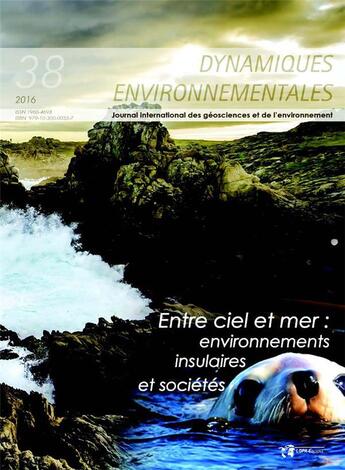 Couverture du livre « Dynamiques environnementales, n° 38/2016 : Environnements insulaires et sociétés. Entre ciel et mer » de Doumenge Jean-Pierre aux éditions Pu De Bordeaux