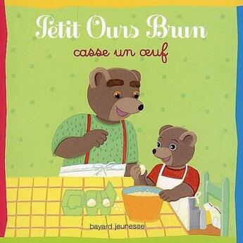 Couverture du livre « Petit Ours Brun casse un oeuf » de Marie Aubinais et Daniele Bour aux éditions Bayard Jeunesse