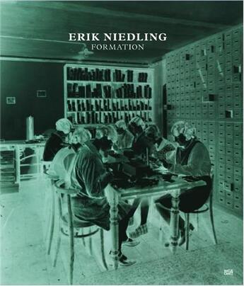 Couverture du livre « Erik niedling formation /anglais/allemand » de Erik Niedling aux éditions Hatje Cantz