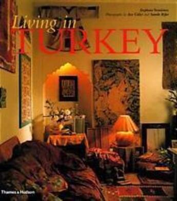 Couverture du livre « Living in turkey (paperback) » de Yerasimos aux éditions Thames & Hudson