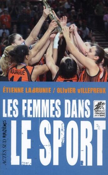 Couverture du livre « Les femmes dans le sport » de Olivier Villepreux et Etienne Labrunie aux éditions Actes Sud Jeunesse