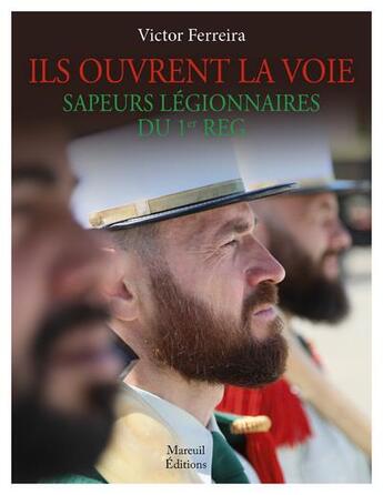 Couverture du livre « Ils ouvrent la voie : sapeurs légionnaires du 1er régiment » de Victor Ferreira aux éditions Mareuil Editions