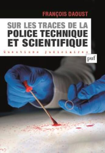 Couverture du livre « Sur les traces de la police technique et scientifique » de Francois Daoust aux éditions Puf