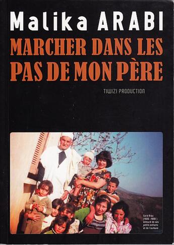 Couverture du livre « Marcher dans les pas de mon père » de Malika Arabi aux éditions Tiwizi