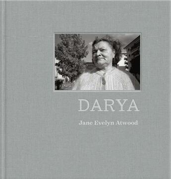 Couverture du livre « Darya : histoire d'une badante ukrainienne » de Jane Evelyn Atwood aux éditions Le Bec En L'air