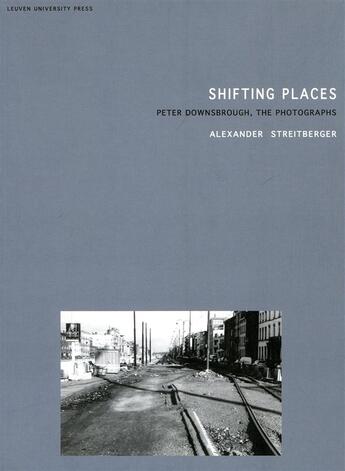 Couverture du livre « Shifting places. peter downsbrough; the photographs » de Streitberger Alexand aux éditions Leuven University Press