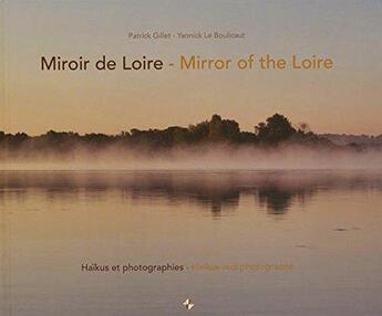 Couverture du livre « Miroir de Loire ; haïkus et photographies ; mirror of the Loire ; haikus and photographs » de Patrick Gillet et Yannick Le Boulicaut aux éditions Patrimoines & Medias