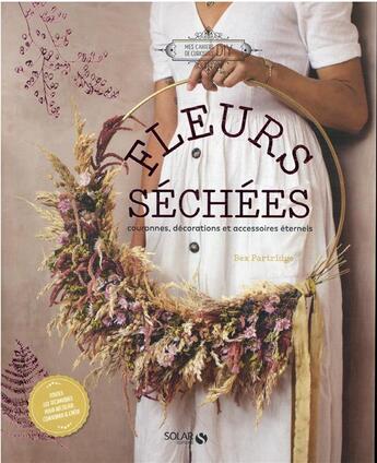 Couverture du livre « Fleurs séchées : couronnes, décorations et accessoires éternels » de Laura Edwards et Bex Partridge aux éditions Solar