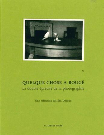 Couverture du livre « Quelque chose à bougé ; la double épreuve de la photographie » de  aux éditions Lettre Volee