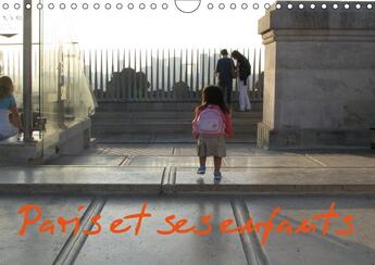 Couverture du livre « Paris et ses enfants calendrier mural 2018 din a4 horizontal - photos d enfants dans paris ca » de Mp C aux éditions Calvendo