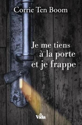 Couverture du livre « Je me tiens à la porte et je frappe » de Corrie Ten Boom aux éditions Vida