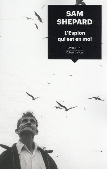 Couverture du livre « L'espion qui est en moi » de Sam Shepard aux éditions Robert Laffont