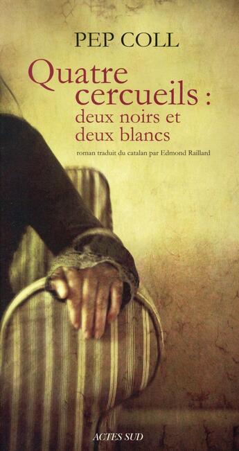 Couverture du livre « Quatre cercueils : deux noirs et deux blancs » de Pep Coll aux éditions Actes Sud