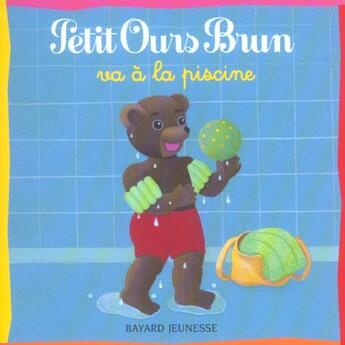 Couverture du livre « Petit Ours Brun va à la piscine (édition 2005) » de Marie Aubinais aux éditions Bayard Jeunesse