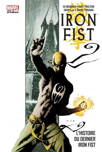 Couverture du livre « Iron Fist t.1 : l'histoire du dernier Iron Fist » de Matt Fraction et Travel Foreman et Ed Brubaker et David Aja aux éditions Panini