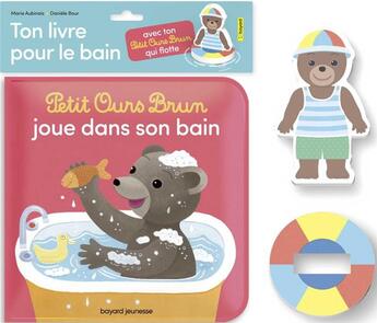 Couverture du livre « Petit Ours Brun joue dans son bain ; ton livre bain et ton jouet qui flotte » de Marie Aubinais et Daniele Bour aux éditions Bayard Jeunesse