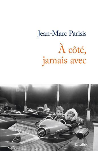 Couverture du livre « À côté, jamais avec » de Jean-Marie Parisis aux éditions Lattes
